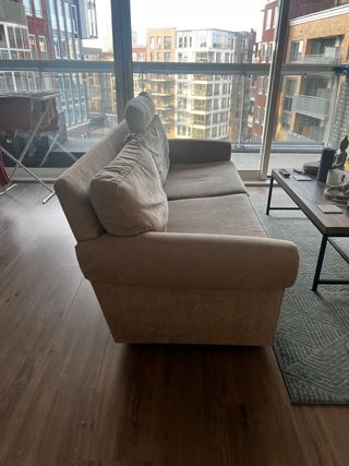 Sofá beige | Disponible a finales de abril