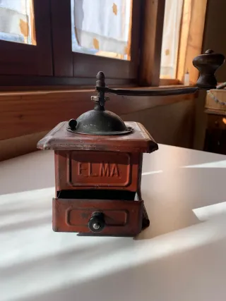 Molinillo de café antiguo metálico