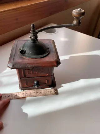 Molinillo de café antiguo metálico