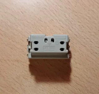 Presa 2P+T 10/16A. Bticino serie Tekne art. 13980