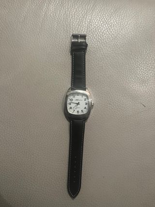 Reloj de pulsera a estrenar