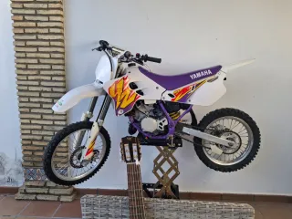 Yamaha YZ 80 Motocross Morado/Blanco