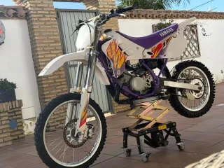 Yamaha YZ 80 Motocross Morado/Blanco