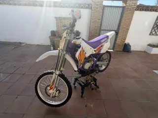 Yamaha YZ 80 Motocross Morado/Blanco