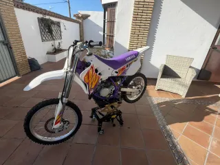 Yamaha YZ 80 Motocross Morado/Blanco