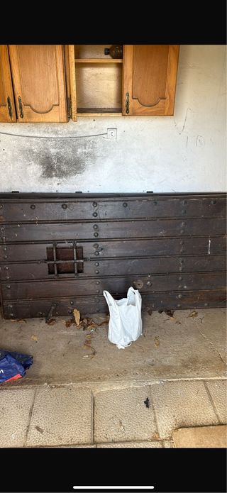 Puertas antiguas madera maciza con reja