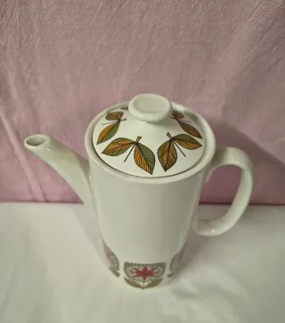 Teiera, tazze, piatti. Porcellana San Claudio. Vintage