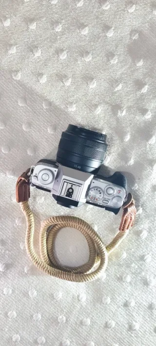 Cámara Fujifilm X-T200 con objetivo 15-45mm