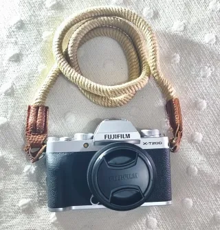 Cámara Fujifilm X-T200 con objetivo 15-45mm