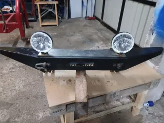 Defensa todoterreno con focos de nissan patrol