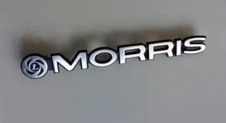 Anagrama letras insignia logo Morris metálico