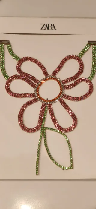 Collar Zara Flor Pedrería Rosa y Verde