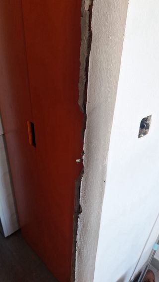 Mesa de madera y cristal marrón