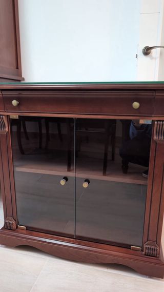 Mesa de madera y cristal marrón