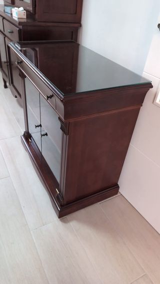 Mesa de madera y cristal marrón