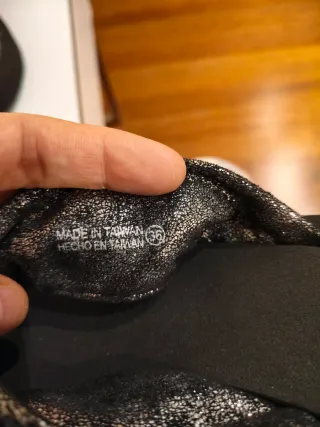 Sandalias Gioseppo negras y plateadas