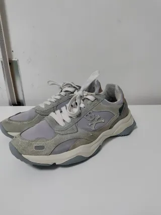 Zapatillas Scalpers grises y blancas