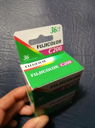 2 Fujifilm C200 35mm 36exp