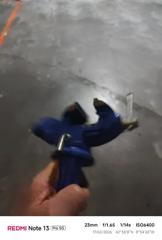 Tornillo de banco azul