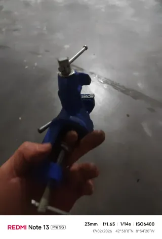 Tornillo de banco azul