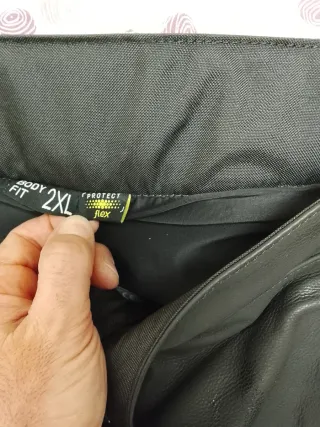 Mono dos piezas y botas moto Bering negra