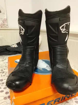 Mono dos piezas y botas moto Bering negra
