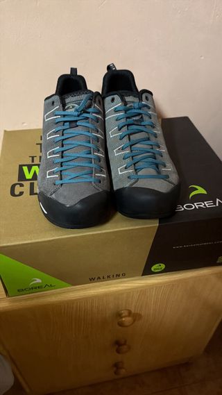 Zapatillas Boreal trekking grises y turquesa