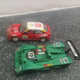 Coche de juguete amarillo Hellecoder