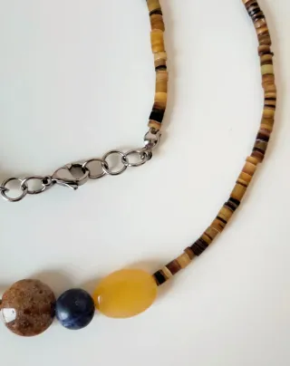 Girocollo conchiglia e pietre naturali