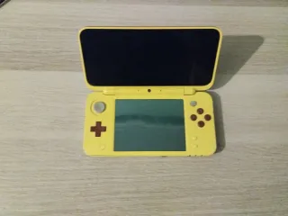 Nintendo 2DS XL Pikachu