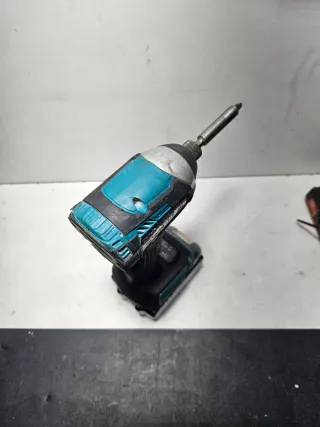Atornillador de impacto Makita 18V