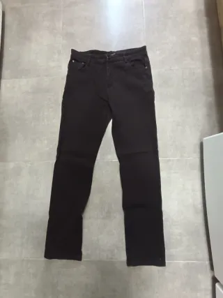 Pantalones marrones con detalles