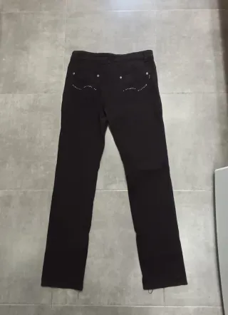 Pantalones marrones con detalles