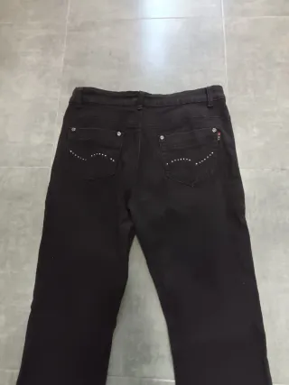 Pantalones marrones con detalles