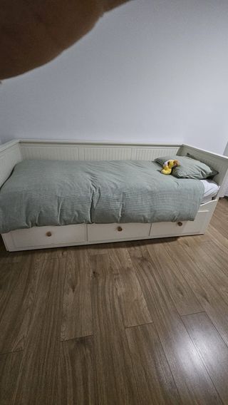 Cama HEMNES Ikea blanca con 2 colchones
