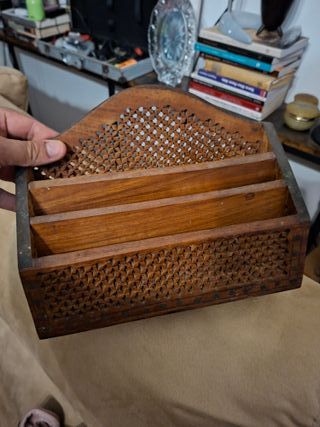 Porta cartas madeira vintage entalhado