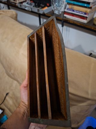 Porta cartas madeira vintage entalhado