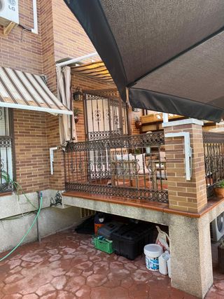 Tendedero pared plegable marrón 4 cuerdas