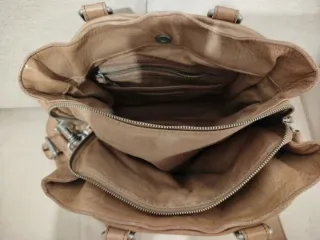 Bolso de piel marrón