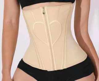 Faja moldeadora beige con corazón