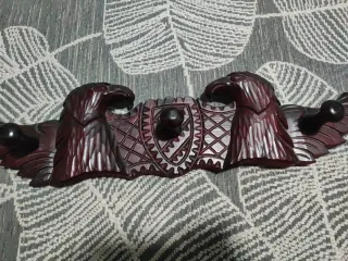 Perchero antiguo águila madera tallada