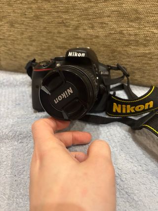 Cámara Nikon D5300 + Objetivo 18-55mm +Tripode