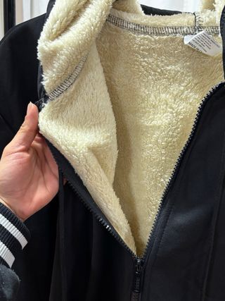 Sudadera con capucha y forro polar