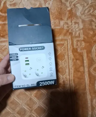 Adaptador Enchufe Múltiple USB y Tipo C