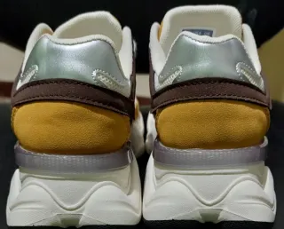 Sneakers modello New Balance 9060 senape/bianco 38