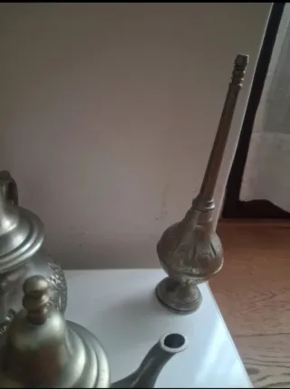 2 Teiere e 1 Flacone Profumo Metallico