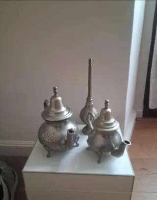 2 Teiere e 1 Flacone Profumo Metallico