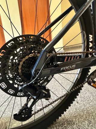 Bicicleta Focus Raven 8.7 carbono