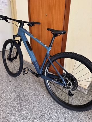 Bicicleta Focus Raven 8.7 carbono
