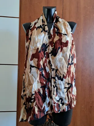 Sciarpa in viscosa e seta camouflage
